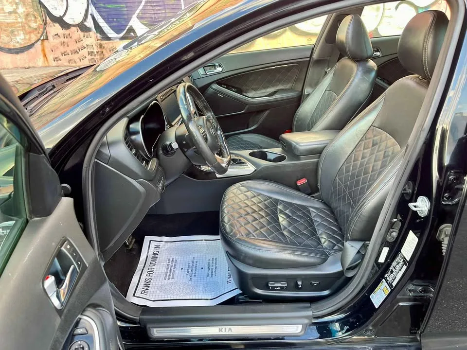 2015 Kia Optima · Limited-SXL Sedan 4D image indicator(9)