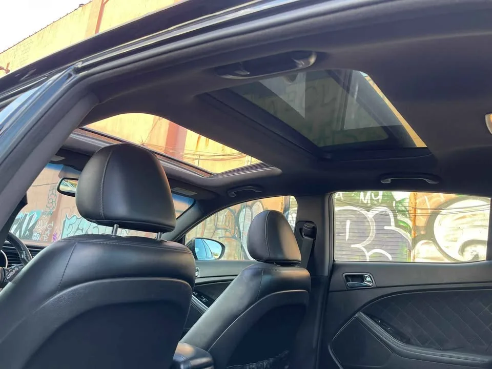 2015 Kia Optima · Limited-SXL Sedan 4D image indicator(10)