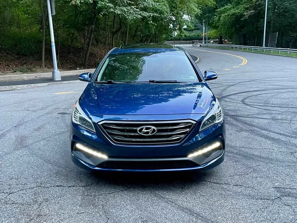 2017 Hyundai Sonata Sport 2.0T Sedan 4D image indicator(2)