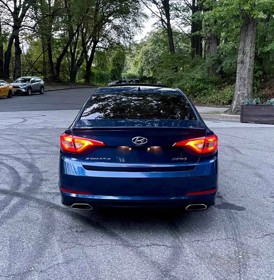 2017 Hyundai Sonata Sport 2.0T Sedan 4D image indicator(3)