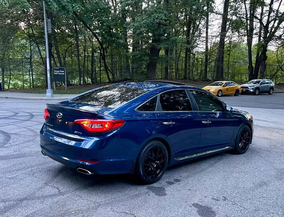 2017 Hyundai Sonata Sport 2.0T Sedan 4D image indicator(6)