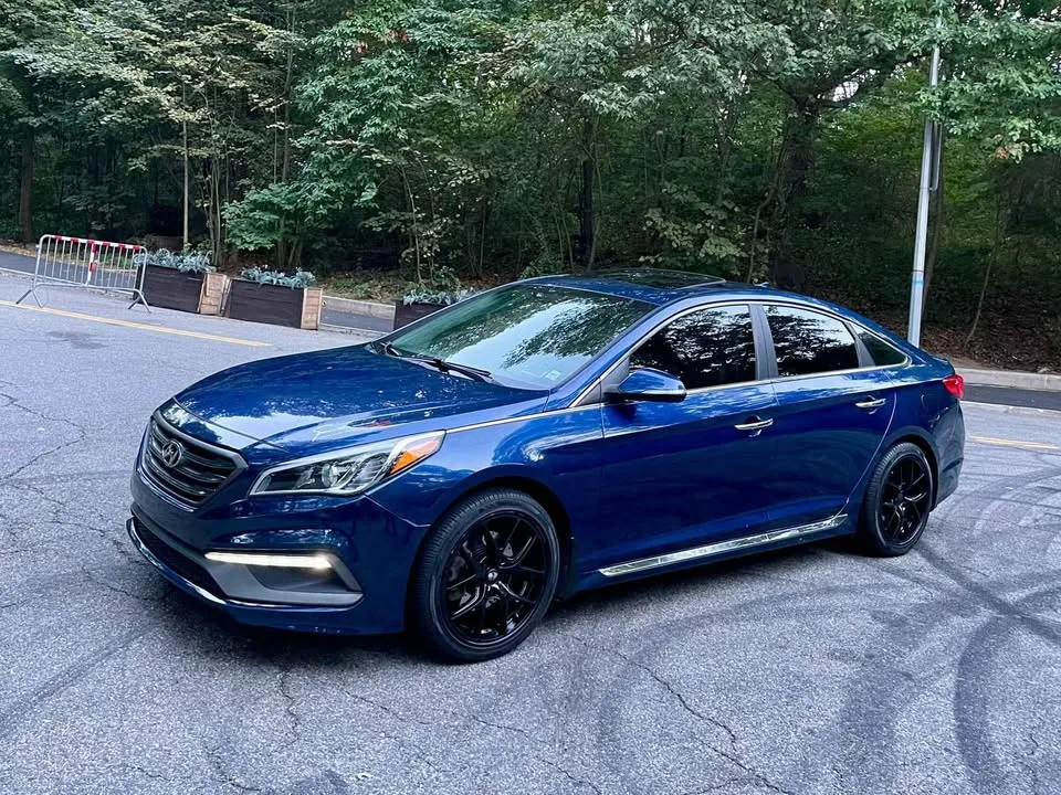 2017 Hyundai Sonata Sport 2.0T Sedan 4D image indicator(7)