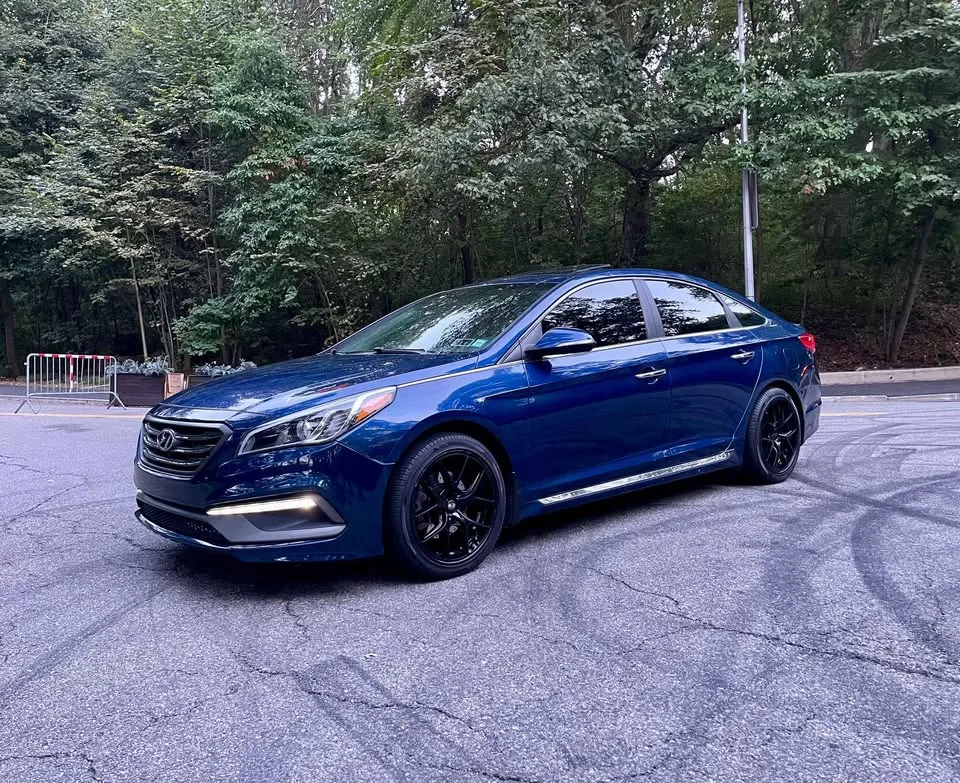 2017 Hyundai Sonata Sport 2.0T Sedan 4D image indicator(8)