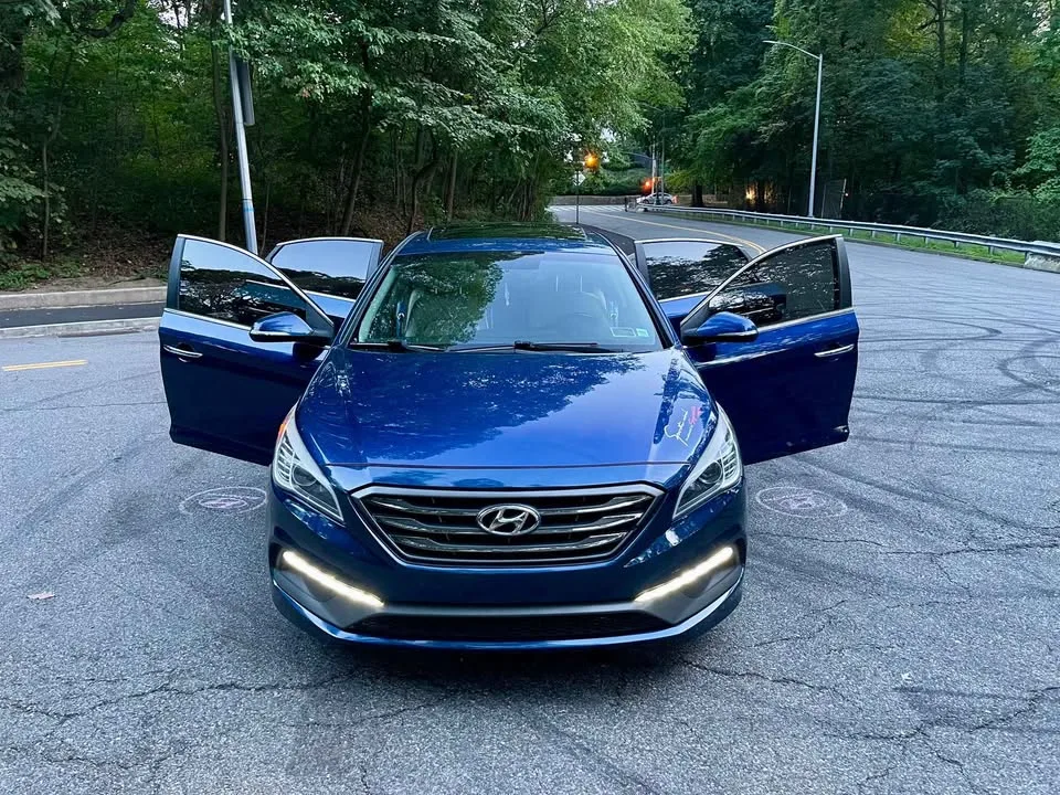 2017 Hyundai Sonata Sport 2.0T Sedan 4D image indicator(10)