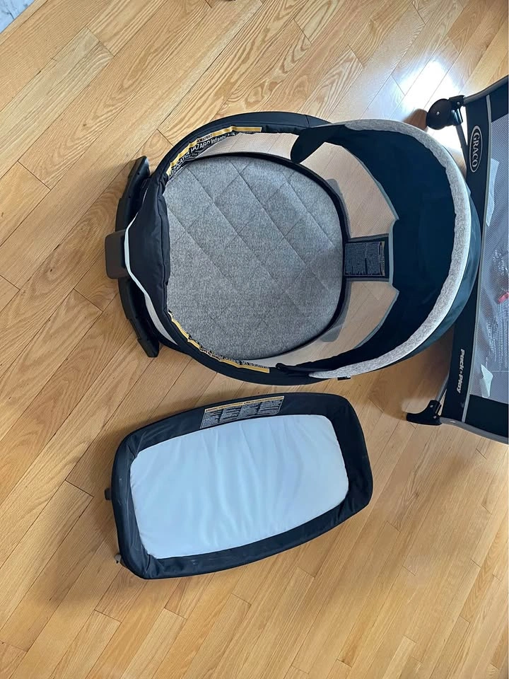 Graco Pack 'n Play with Bassinet and Changer
