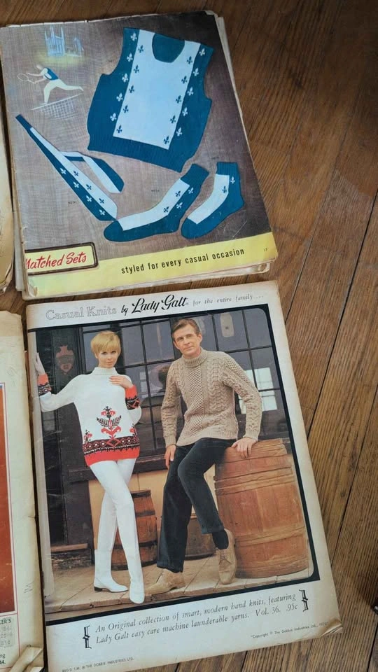 Old knit patterns - 10 ish booklets - photo 3