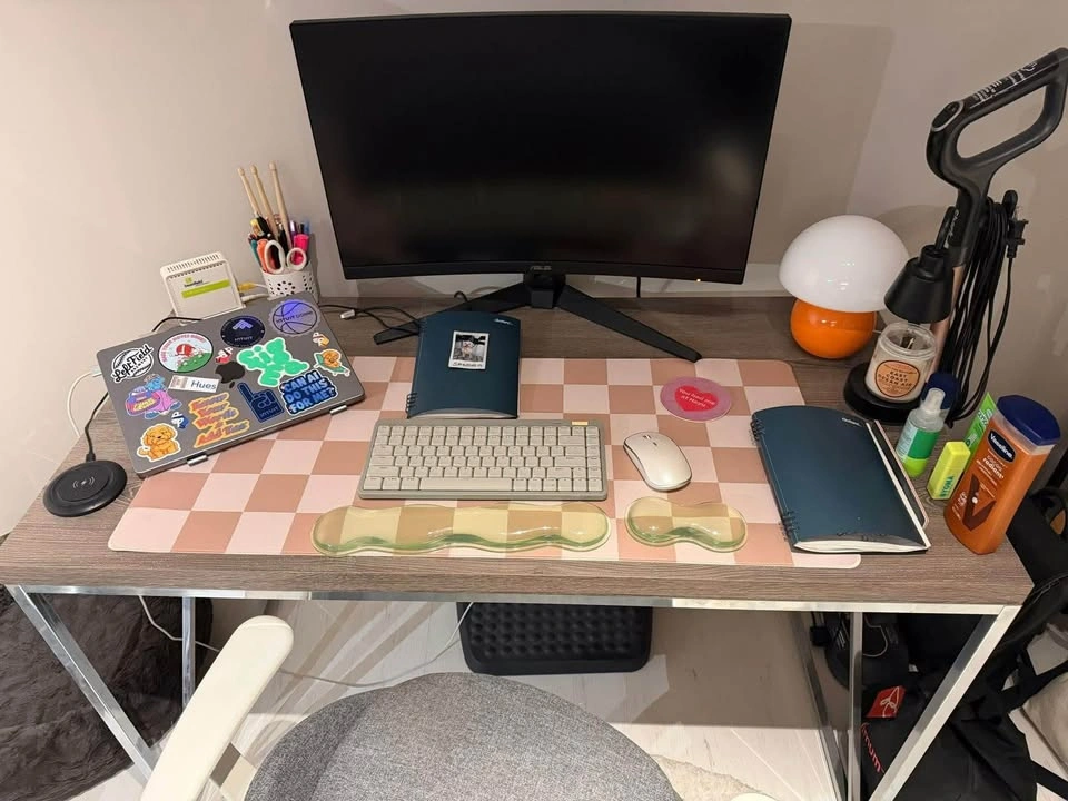 Computer or Work Desk (Made in Taiwan) - photo 2