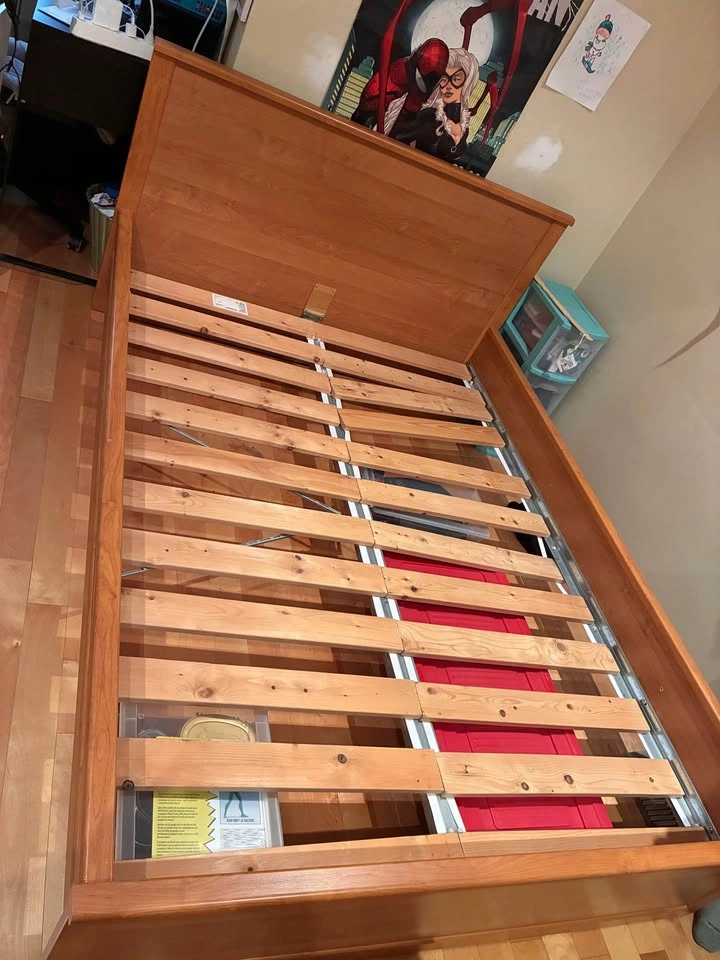 Wood bed frame - photo 2