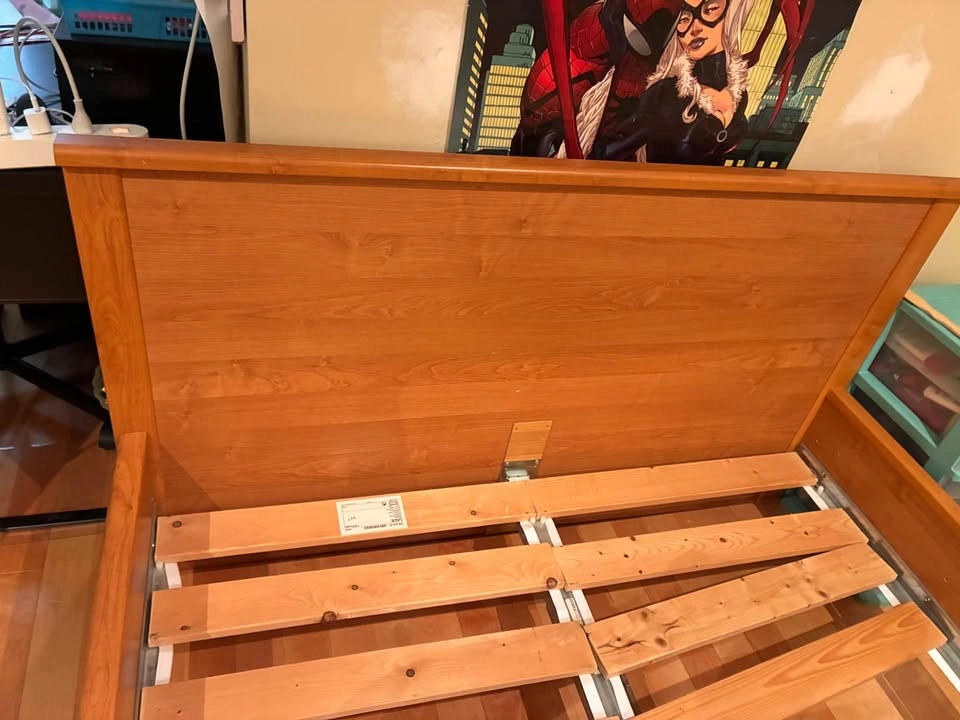 Wood bed frame - photo 3