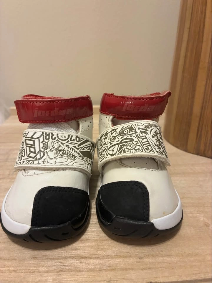Nike Jordan Baby Sneakers size 2.5 - photo 2