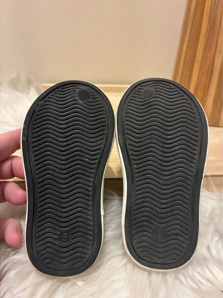 Skechers Black Slip On Baby Shoes size 5 - photo 4