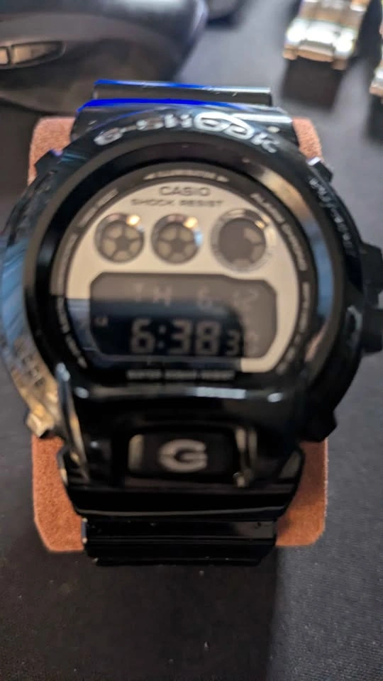 Casio G-Shock DW-6900 black watch - photo 2