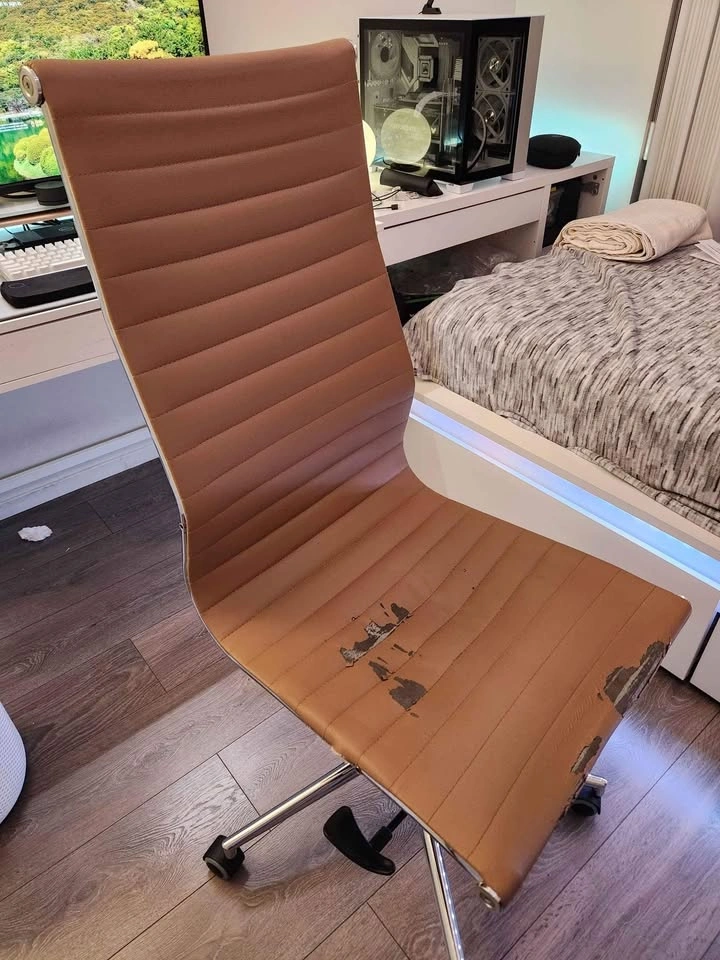 Office chair with removable arm rests (metal)