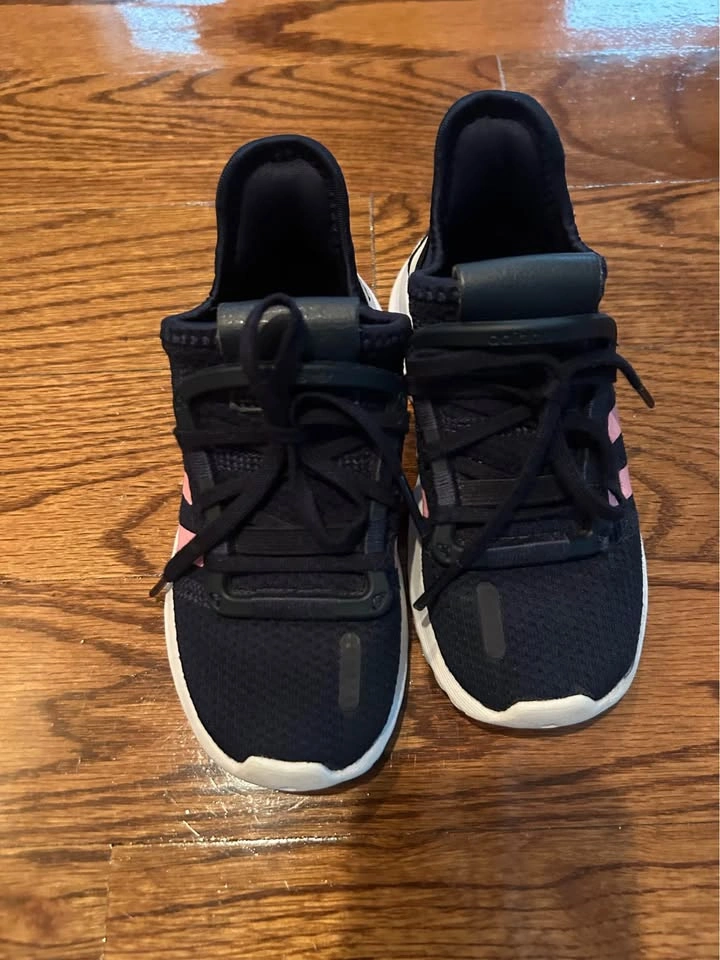 Adidas Girl Gym shoes Size 10 - photo 2