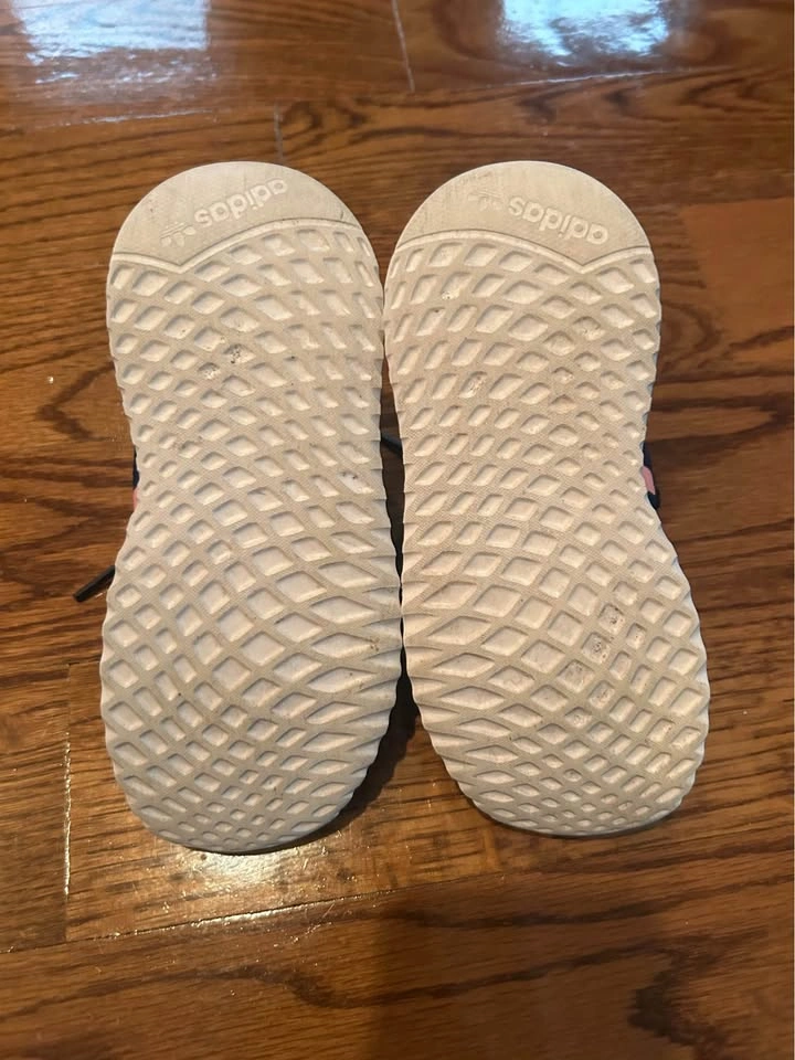 Adidas Girl Gym shoes Size 10 - photo 4