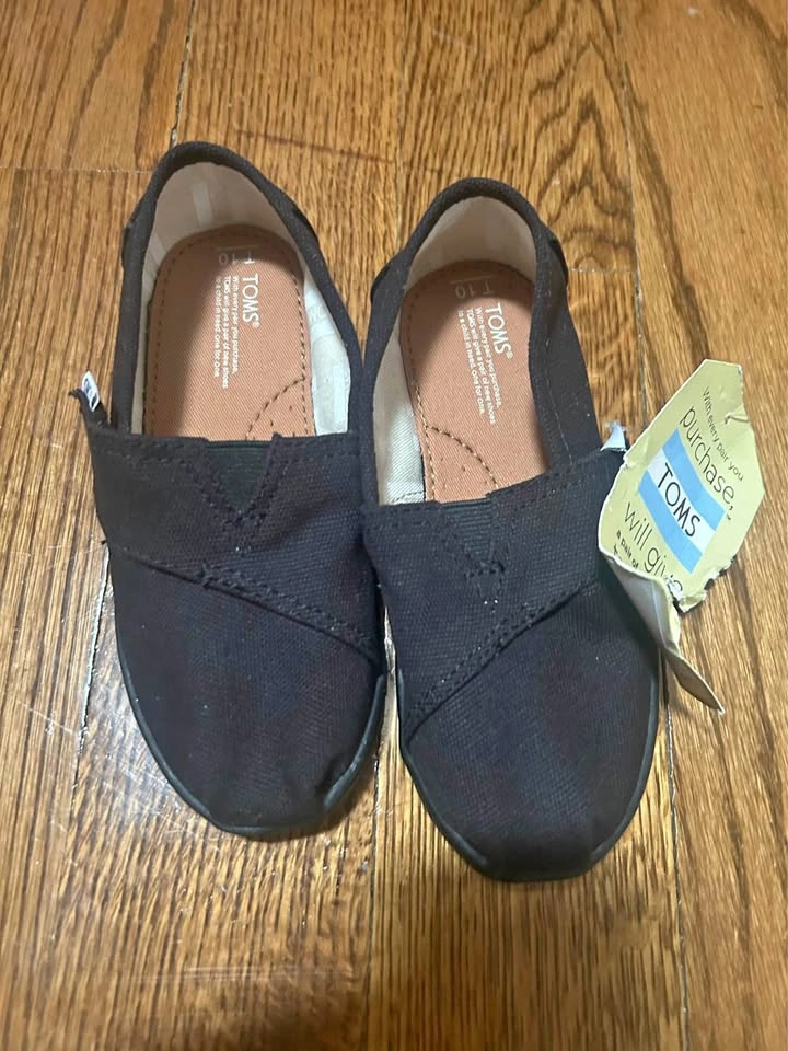 Tom Shoes-Size 10