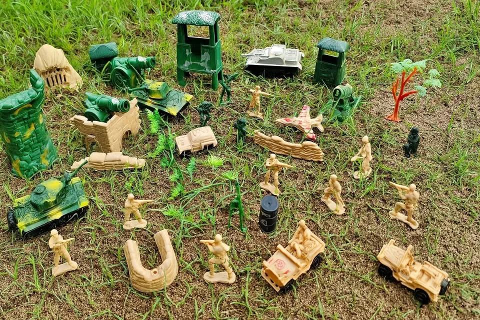 🛍️✨  BUY 3+ ITEMS, GET 50% OFF Army Men Playset thumbnail
