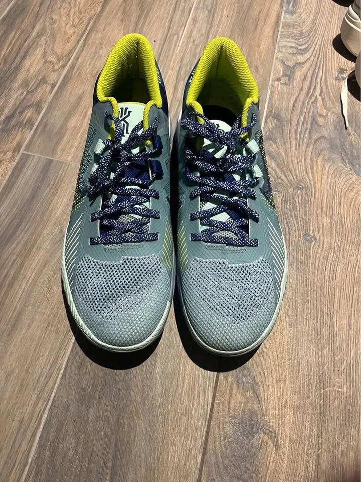 Kyrie Irving Basketball Shoes Size 13 - photo 2