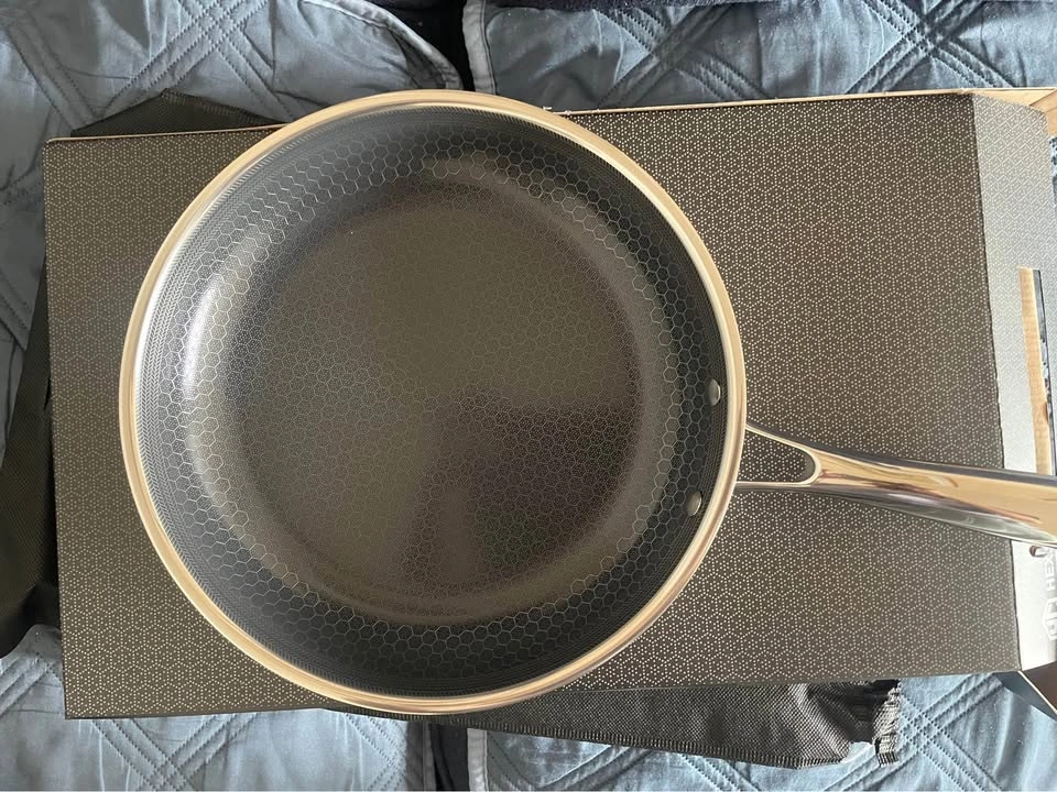 HexClad hybrid pans
