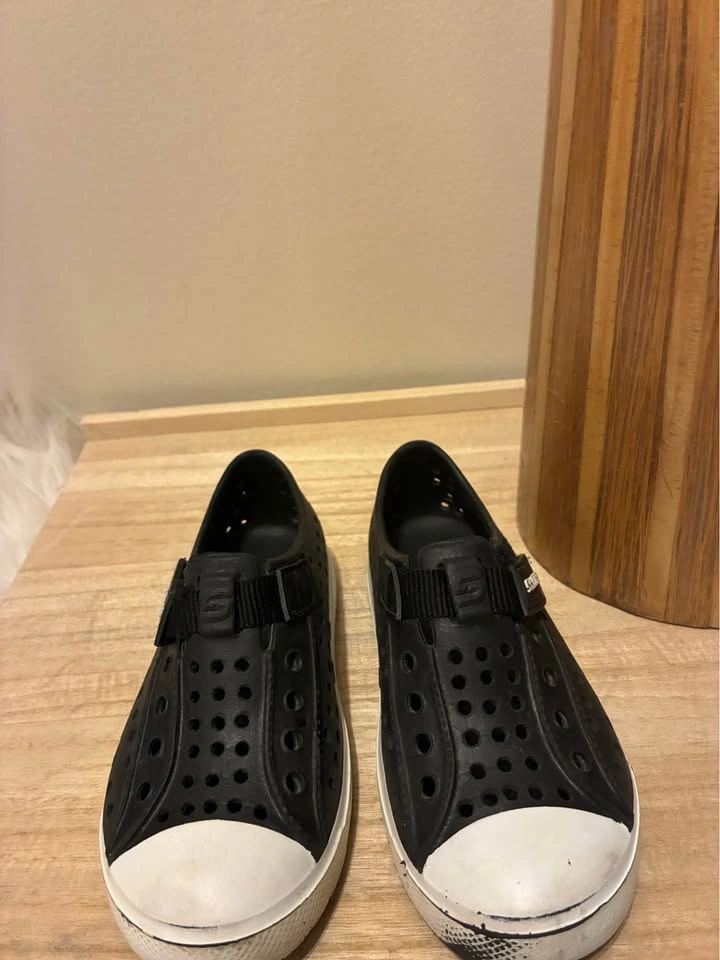 Skechers Kids Black Foamies size 6 - photo 2