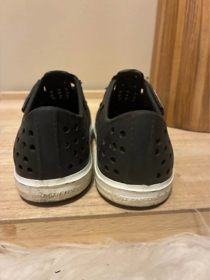 Skechers Kids Black Foamies size 6 - photo 3