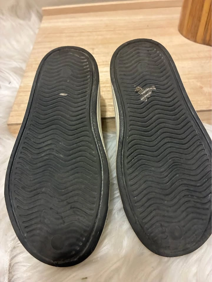 Skechers Kids Black Foamies size 6 - photo 4