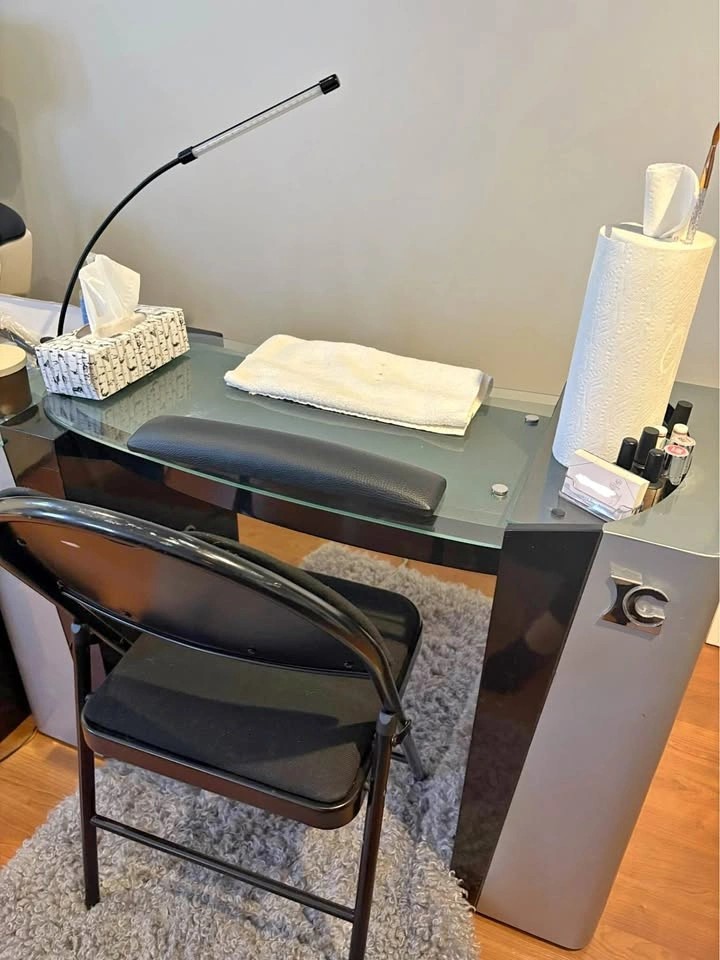 Manicure Table