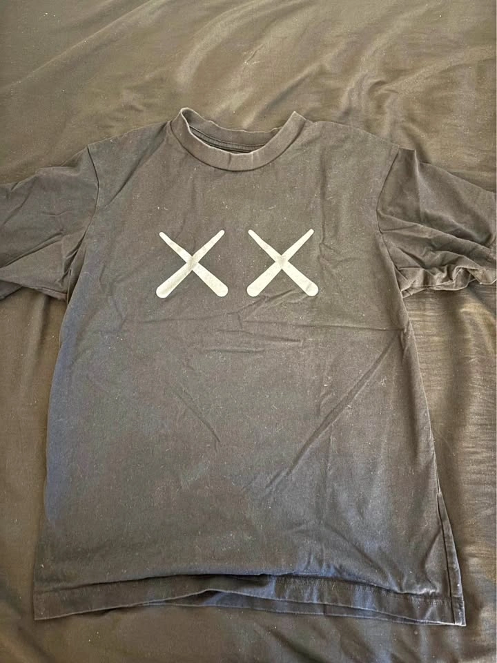 Uniqlo - Kaws+Warhol Collab t shirt