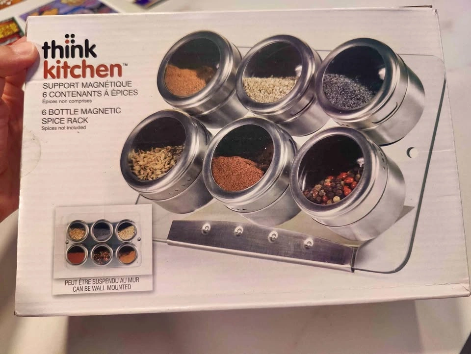 Spice rack, magnetic