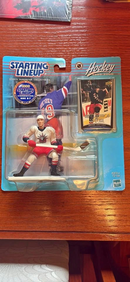 1999 Wayne Gretzky "Starting Lineup" action figure - With Tradin