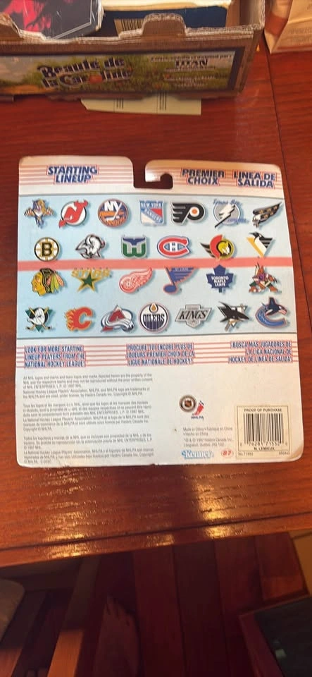 1997 Kenner Starting Lineup NHL Mario Lemieux Figure - photo 2