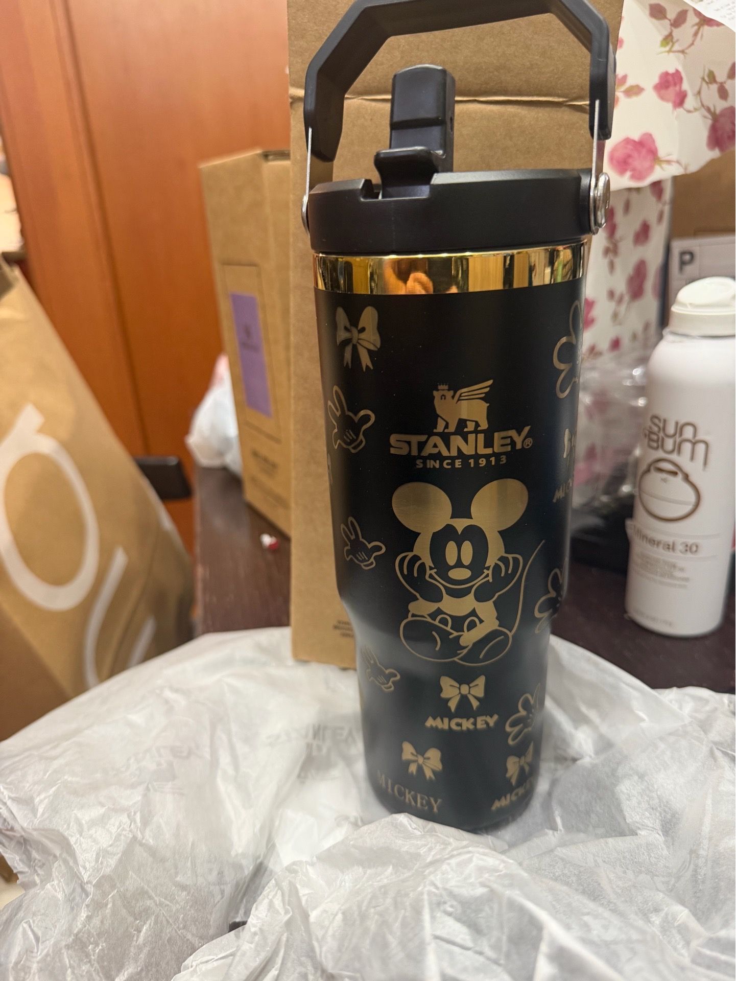 Adventure Quencher 30oz Tumbler w/ Handle Lid, Mickey Black/Gold