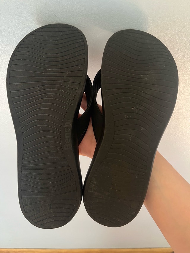 Bench Women’s Size 7 Flip Flops - photo 3