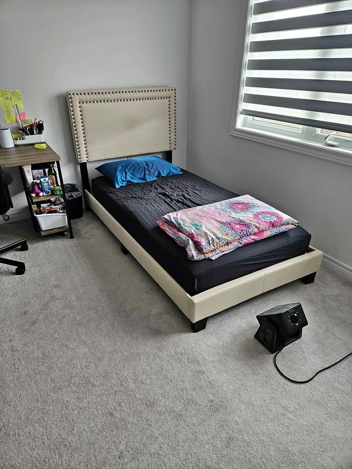 2 twin sized & 1 queen sized beds in barrie