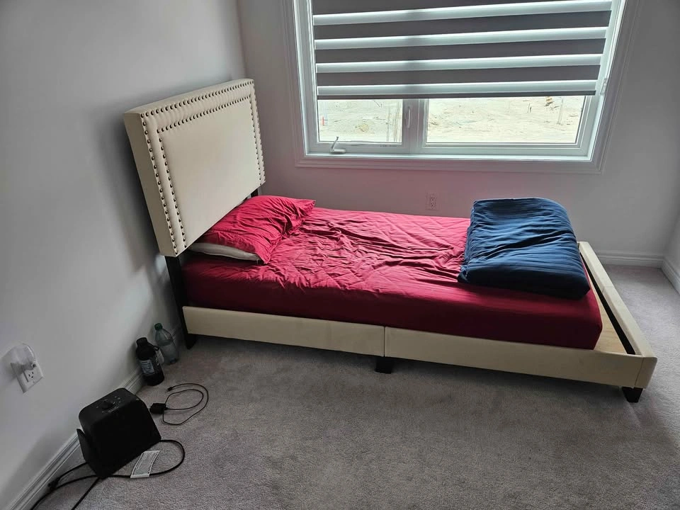 2 twin sized & 1 queen sized beds in barrie - photo 3
