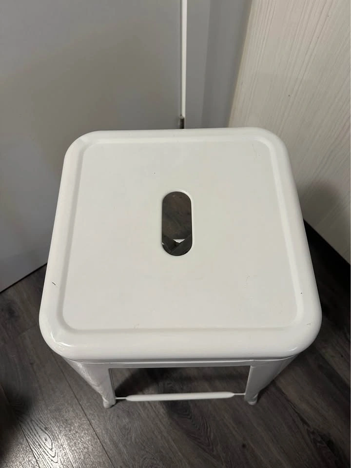 White Metal Bar Stool X 4 count - photo 3