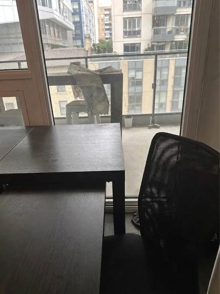 IKEA MALM Desk with Pull-out Panel and 2 Office Chairs - photo 2