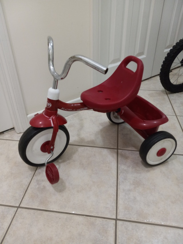 Radio Flyer - Tricycle with Carrying Basket