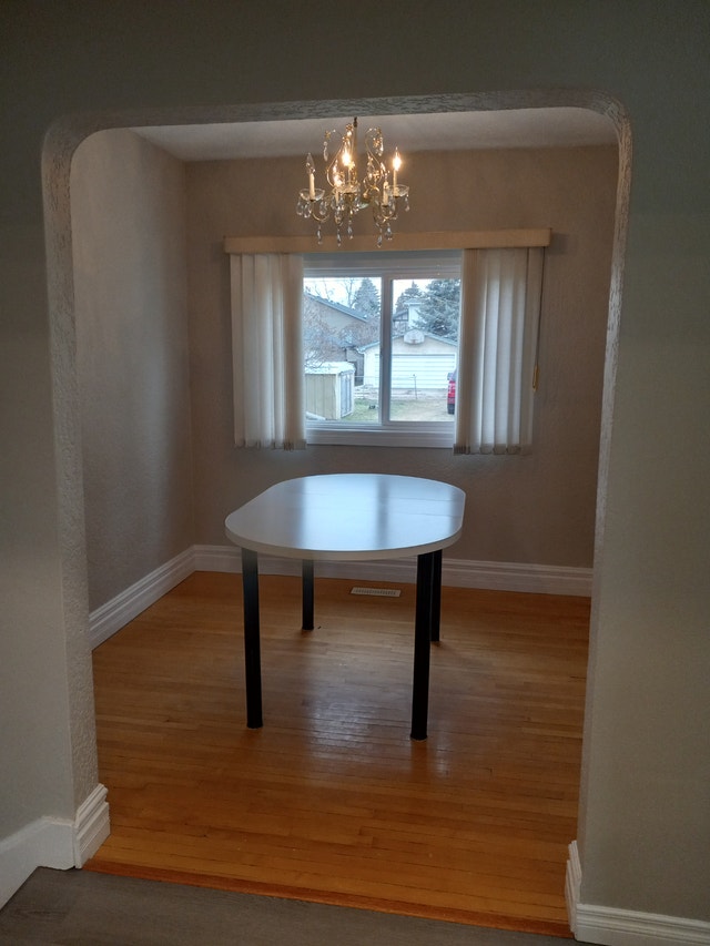 2 Bedroom Main flr house (utilities incl) - photo 3