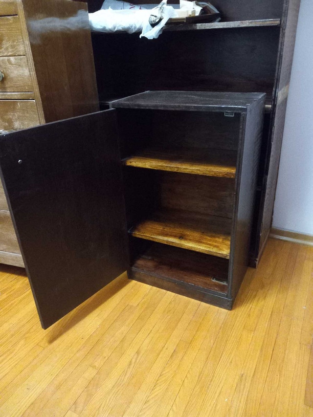 Wood cabinet with door - photo 2