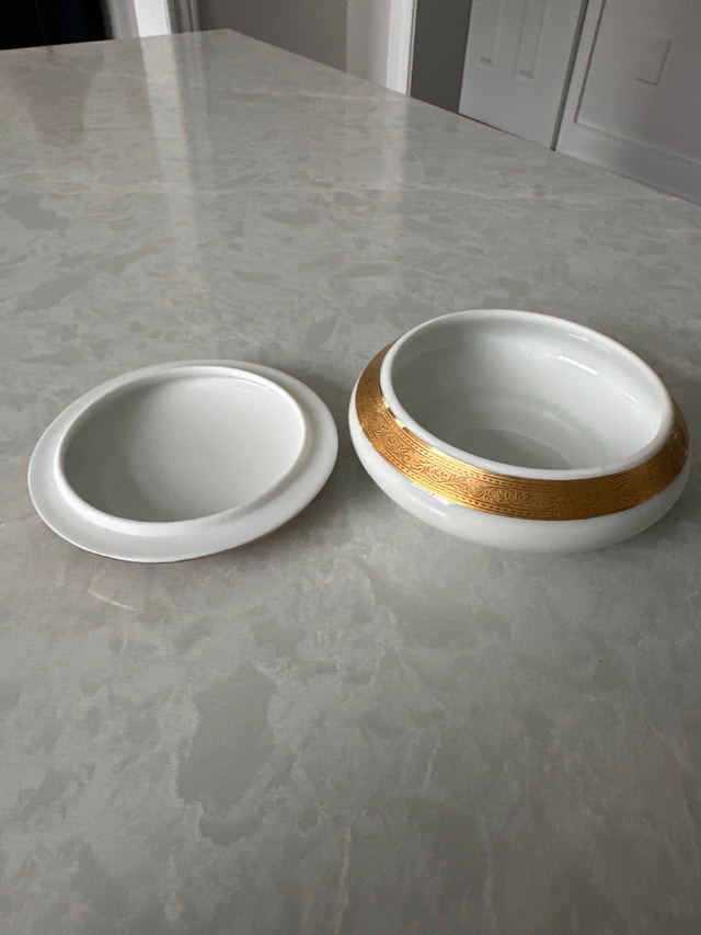 L'Étoile Limoges vintage porcelain trinket box. 22K gold. France - photo 4