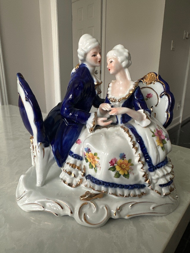 Arnart VTG porcelain Victorian colonial cobalt blue figurine - photo 2