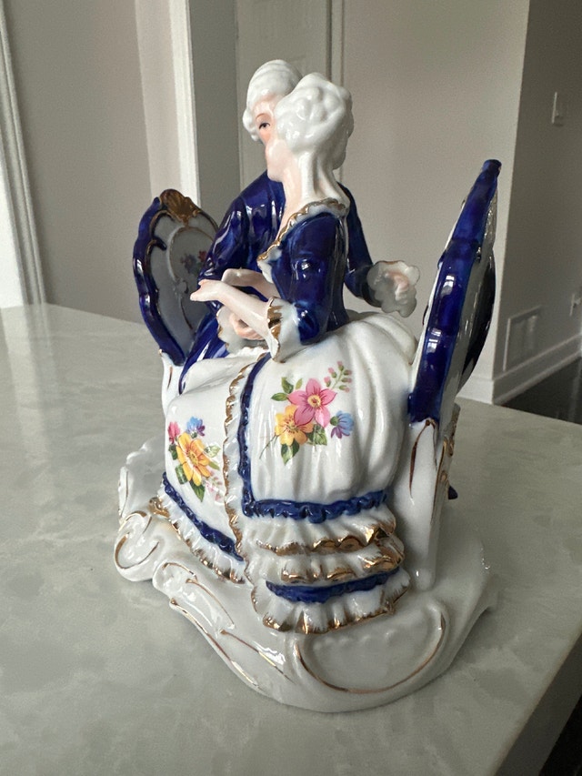 Arnart VTG porcelain Victorian colonial cobalt blue figurine - photo 3