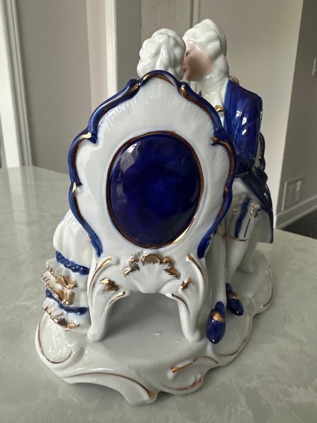 Arnart VTG porcelain Victorian colonial cobalt blue figurine - photo 4