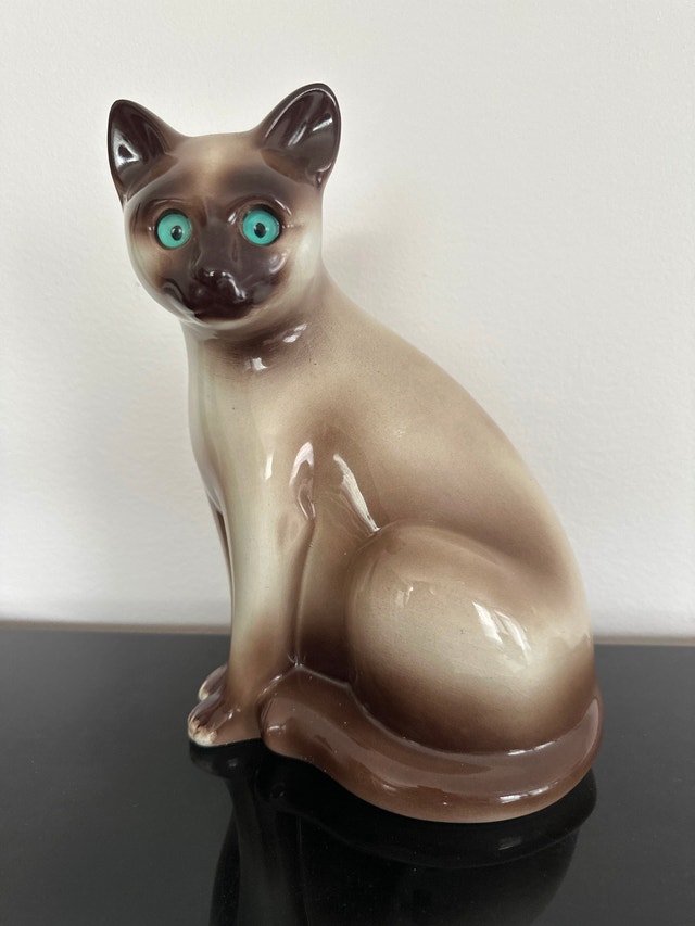 Ceramic vintage Siamese cat figurine by ELPA ALCOBACA, Portugal.