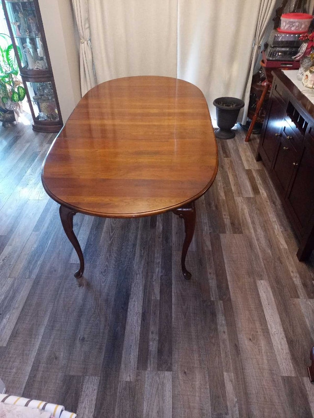 Solid Cherry Crawford Dining Set (9-piece) with Custom Pads - photo 2