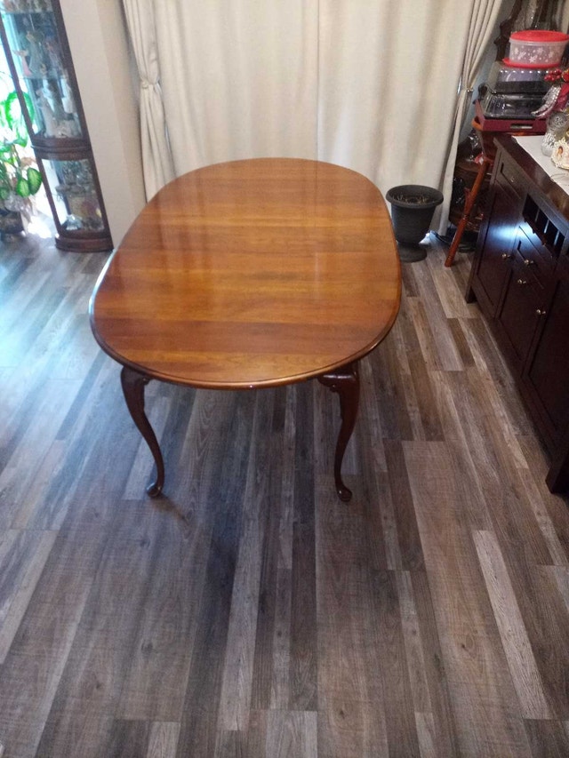 Solid Cherry Crawford Dining Set (9-piece) with Custom Pads - photo 3