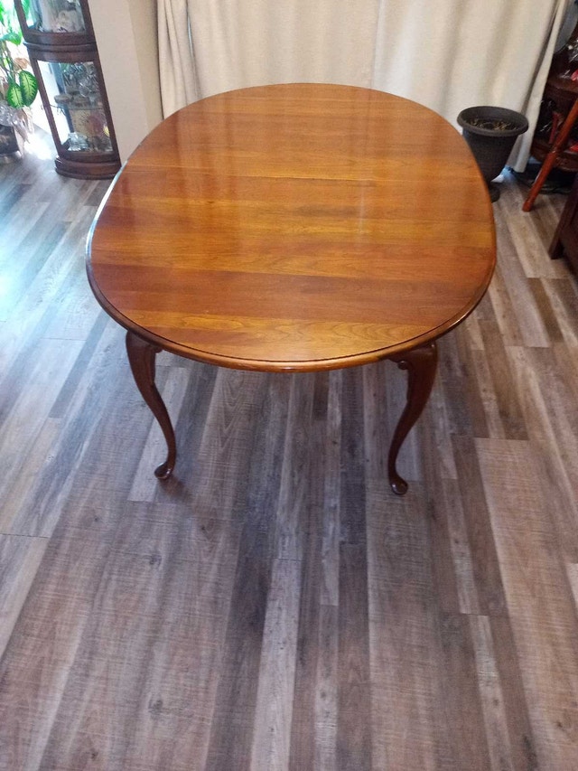 Solid Cherry Crawford Dining Set (9-piece) with Custom Pads - photo 4