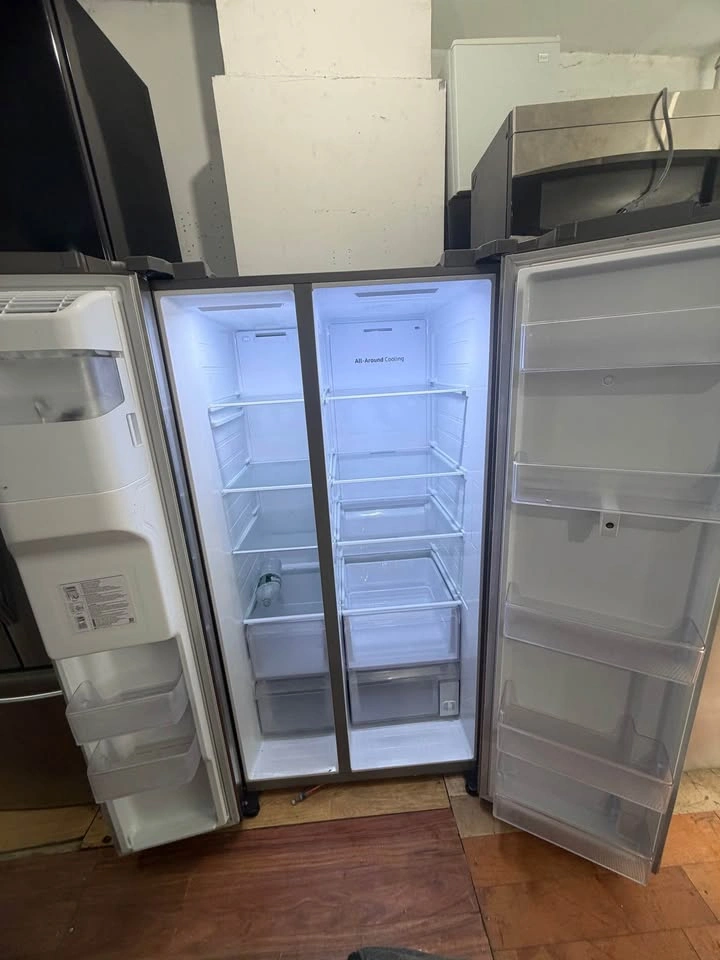 Samsung 36-inch Refrigerator - photo 3