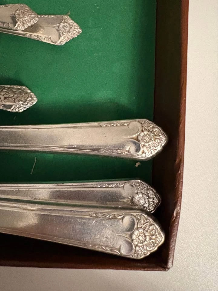 Vintage Floral Pattern Silverware Set - 19 Pieces - photo 2